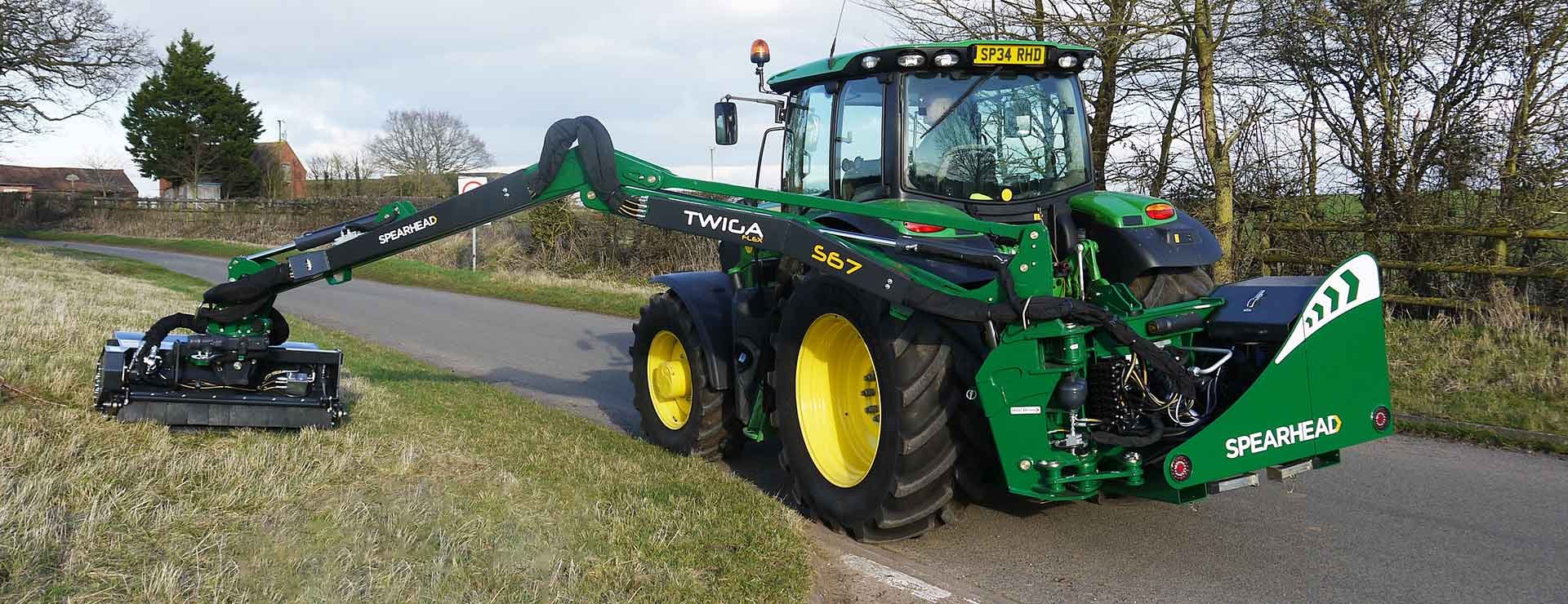 Traktor a příkopové rameno