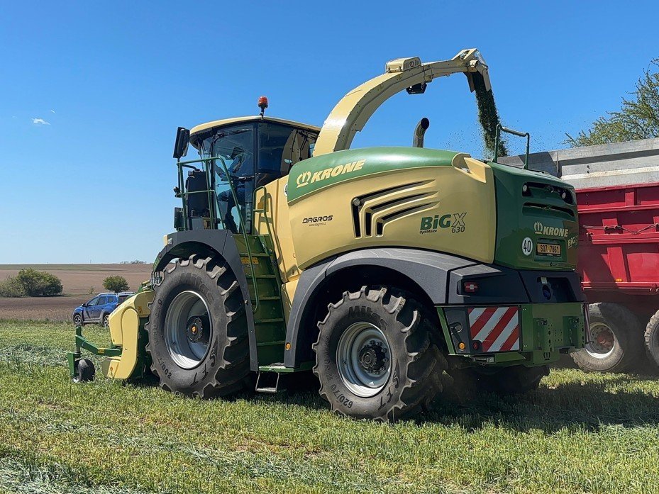       
          KRONE BiG X 630 vstupuje do první sezóny
      
