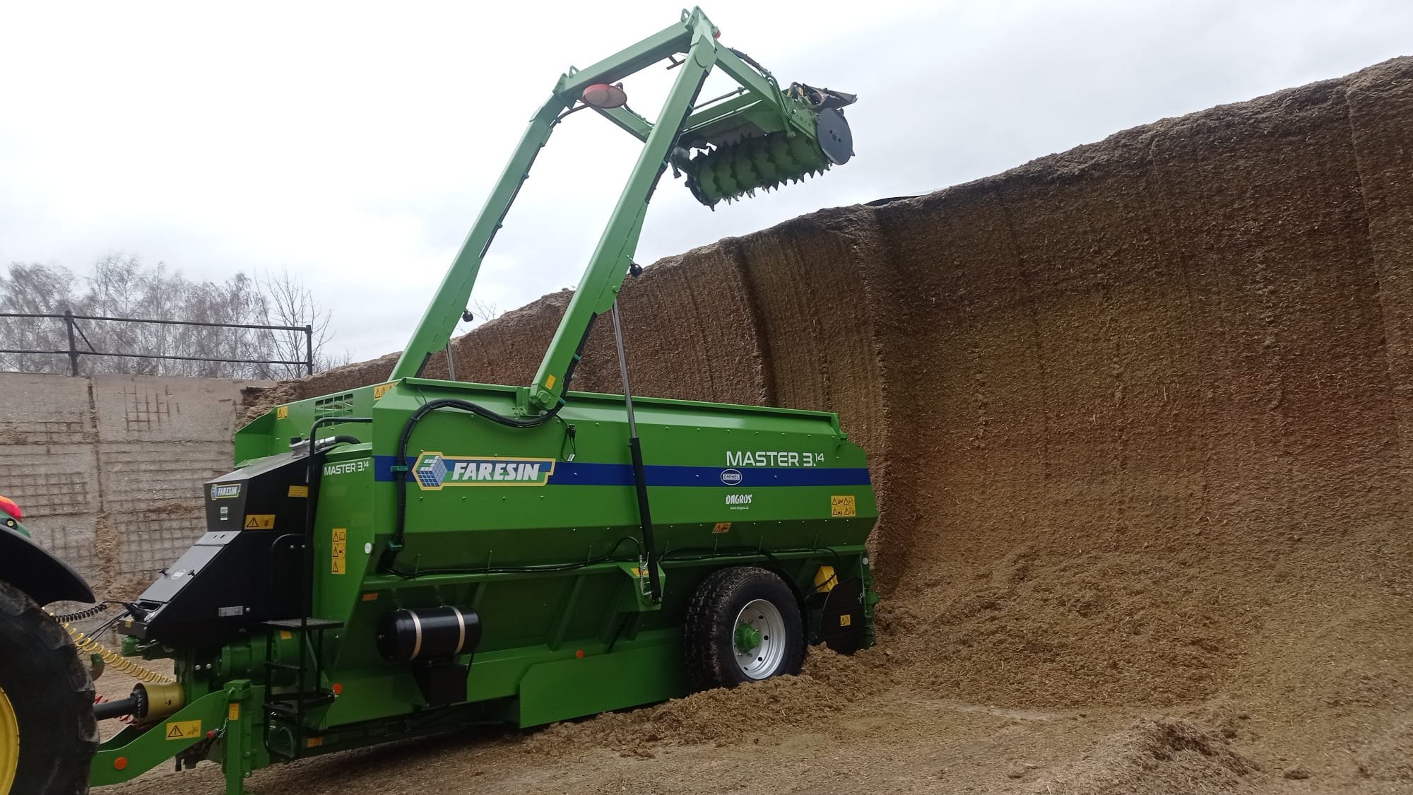 Nový model taženého horizontální vozu frézou Faresin MASTER 3.14