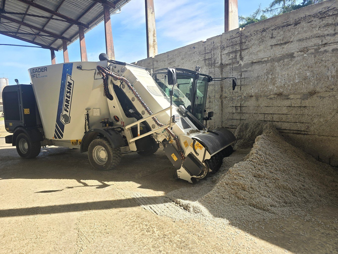       
          FARESIN 1.14 FULL ELECTRIC ukázal svou sílu
      
